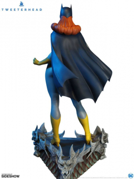 Batgirl Statue