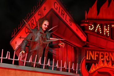 Ultimate Beetlejuice (Trench Coat with Spikes) Actionfigur & Dante's Inferno Room Deluxe Set