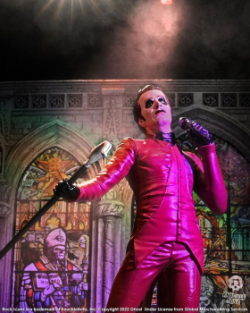 Cardinal Copia (Red Tuxedo) Statue 1:9 Rock Iconz, Ghost, 23 cm