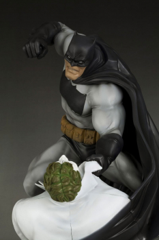 The Dark Knight Returns 1/6 Statue