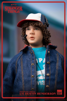 Dustin Henderson Actionfigur 1:6, Stranger Things, 23 cm