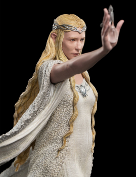 Lady Galadriel Statue