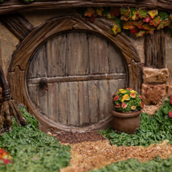 18 Gardens Smial Diorama, The Hobbit, 15 cm