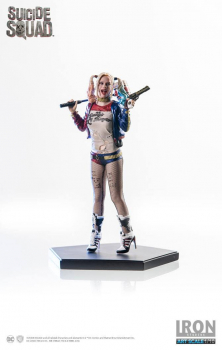 Harley Quinn Statue