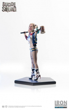 Harley Quinn Statue