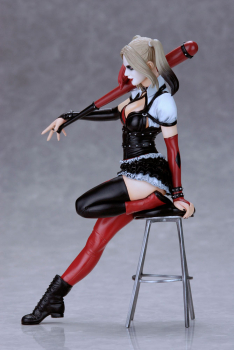 Harley Quinn Statue