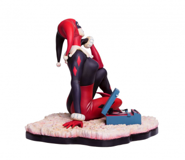 Harley Quinn Statue