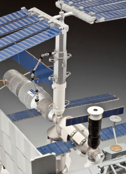 International Space Station ISS Modellbausatz 1:144 25th Anniversary Platinum Edition, 74 cm