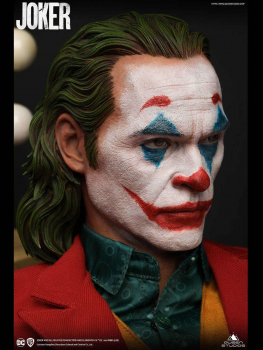 Joker Statue