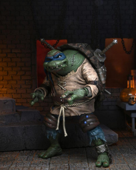 Ultimate Leonardo as The Hunchback Action Figure, Universal Monsters x Teenage Mutant Ninja Turtles, 18 cm