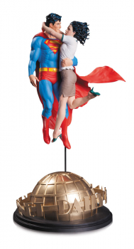 Superman & Lois Lane Statue
