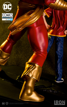 Shazam Statue 1/10