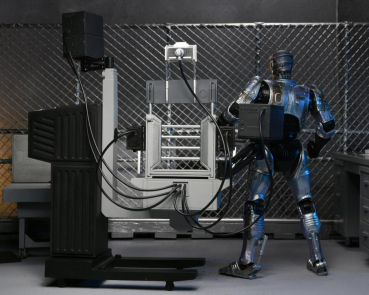 Ultimate RoboCop (Battle Damaged) & Chair Actionfigur, 18 cm