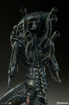 Alien Warrior Sideshow