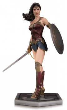 Wonder Woman Statue