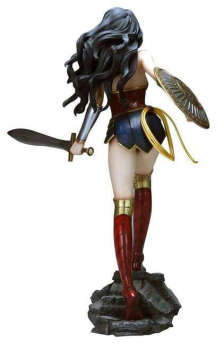 Wonder Woman Statue