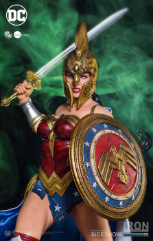 Wonder Woman Statue