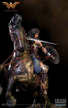 Wonder Woman Statue