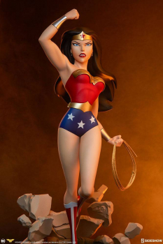 Wonder Woman Statue