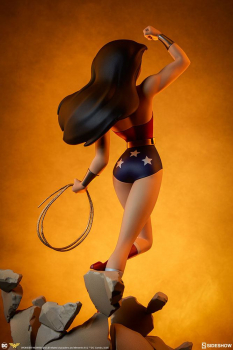 Wonder Woman Statue