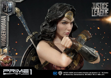 Wonder Woman Statue