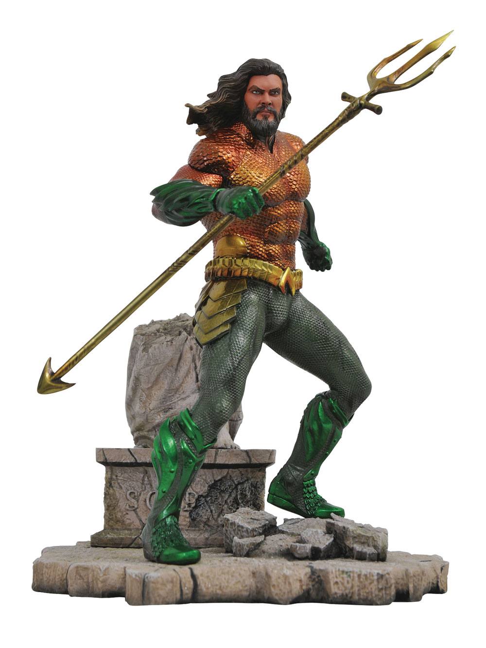 diamond select aquaman statue