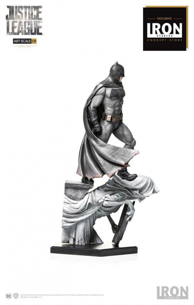 Batman Deluxe Art Scale