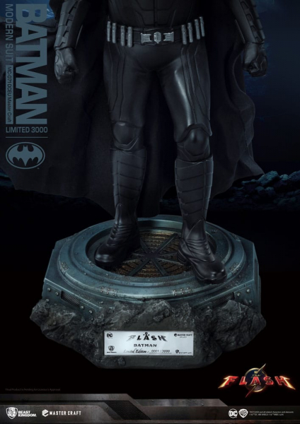 Batman (Modern Suit) Statue Master Craft, The Flash, 42 cm