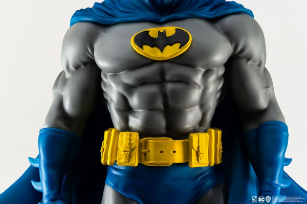 Batman Classic Version Statue 1:8 Previews Exclusive, 28 cm