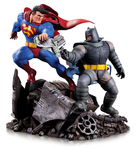 Batman vs. Superman Mini Battle Statue, DC Comics, 16 cm | BlacksBricks