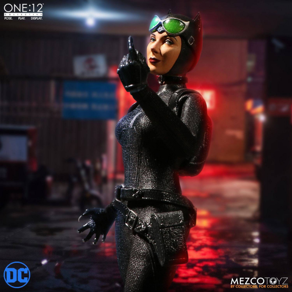 Catwoman One:12