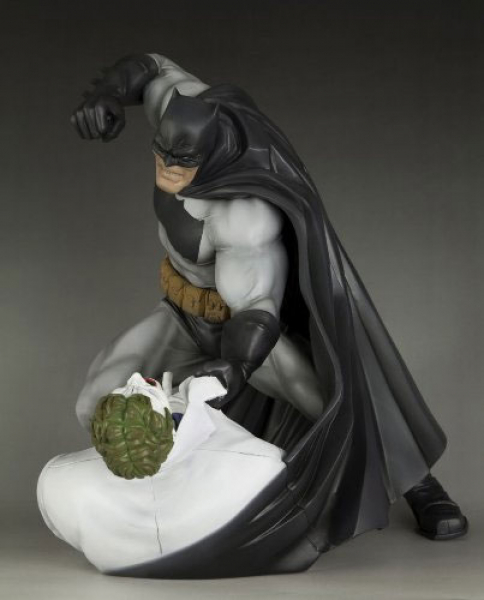 The Dark Knight Returns 1/6 Statue