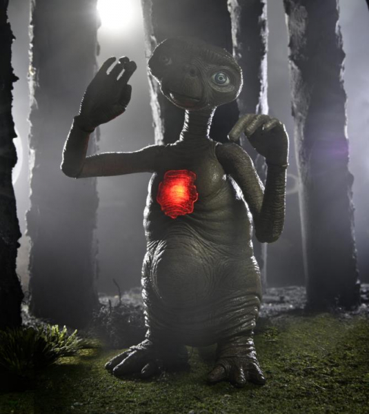 Ultimate E.T. with LED Chest Action Figure 40th Anniversary Deluxe, E.T. the Extra-Terrestrial, 11 cm