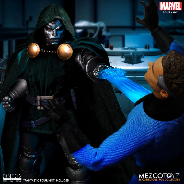 Doctor Doom Action Figure 1/12 Mezco, Marvel, 17 cm