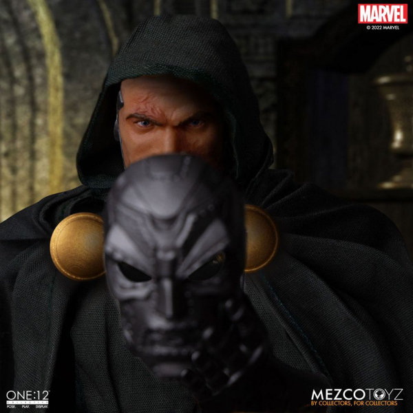 Doctor Doom Action Figure 1/12 Mezco, Marvel, 17 cm