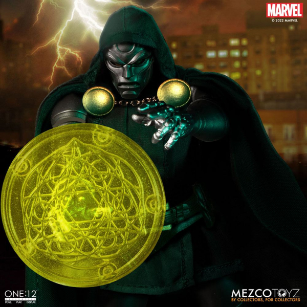 Doctor Doom Action Figure 1/12 Mezco, Marvel, 17 cm