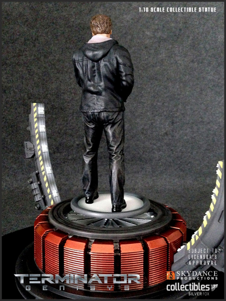 T-800 Guardian Statue