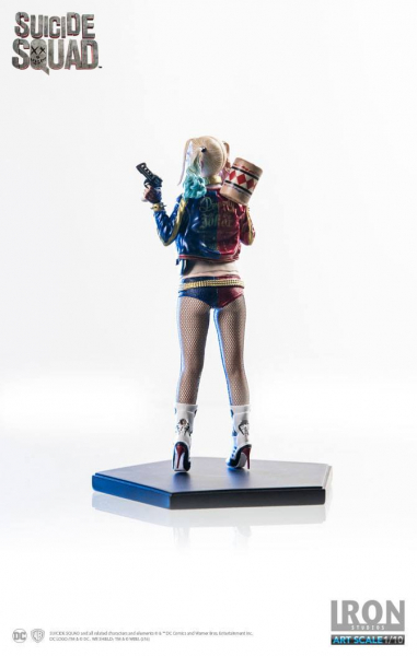 Harley Quinn Statue