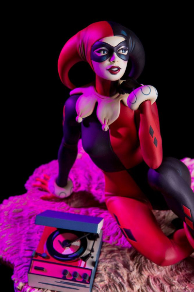 Harley Quinn Statue