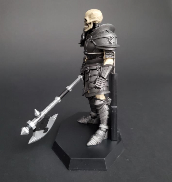 Figurenständer für Actionfiguren, Mythic Legions: Poxxus