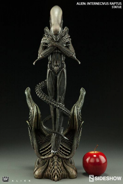 Internecivus Raptus Statue