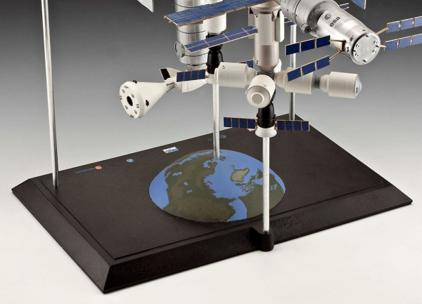 International Space Station ISS Model Kit 1/144 25th Anniversary Platinum Edition, 74 cm
