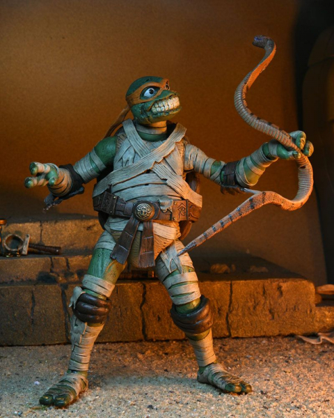 Ultimate Michelangelo as The Mummy Actionfigur, Universal Monsters x Teenage Mutant Ninja Turtles, 18 cm