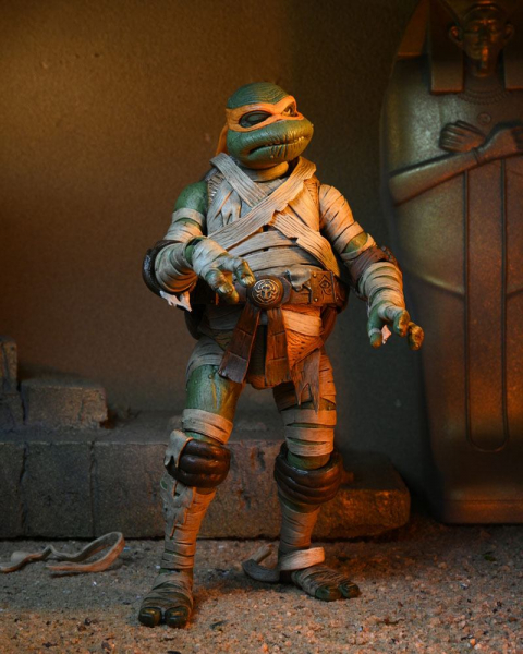 Ultimate Michelangelo as The Mummy Actionfigur, Universal Monsters x Teenage Mutant Ninja Turtles, 18 cm