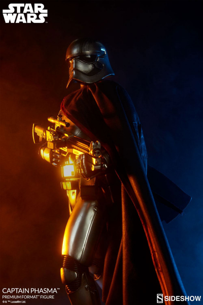 Captain Phasma Premium Format