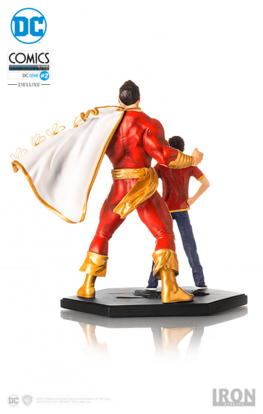 Shazam Statue 1/10