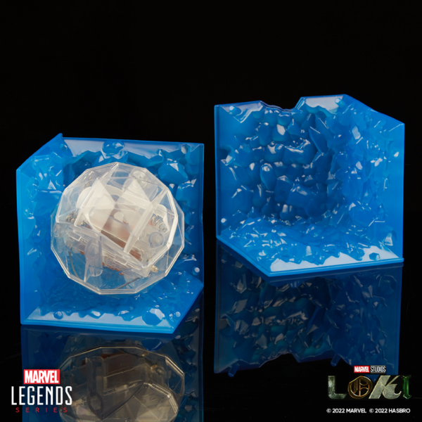 Tesseract Electronic Role Play Replica & Action Figure Marvel Legends, Loki