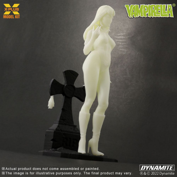 Vampirella Plastic Model Kit 1/8 Glow in the Dark, 23 cm