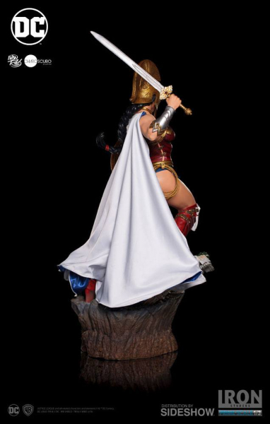 Wonder Woman Statue