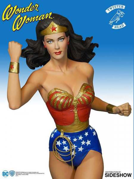 Wonder Woman Statue